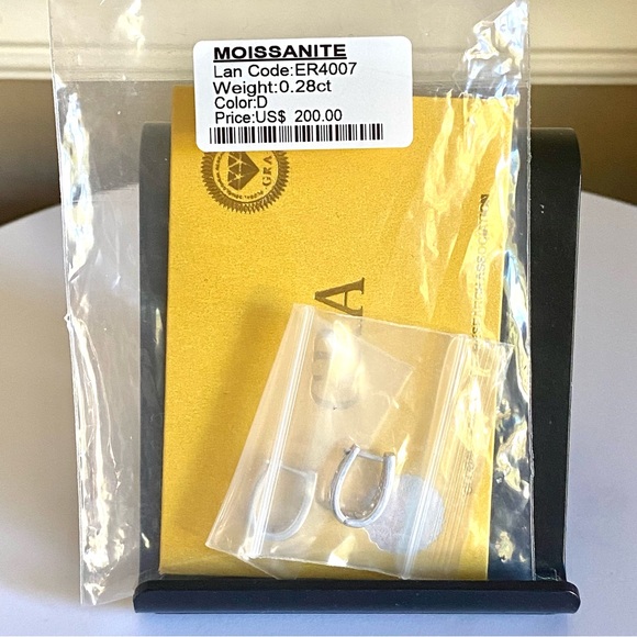 Moissanite .28ct .925 Silver Hoop huggie Earrings brand new with GRA $200 retail - Picture 6 of 9